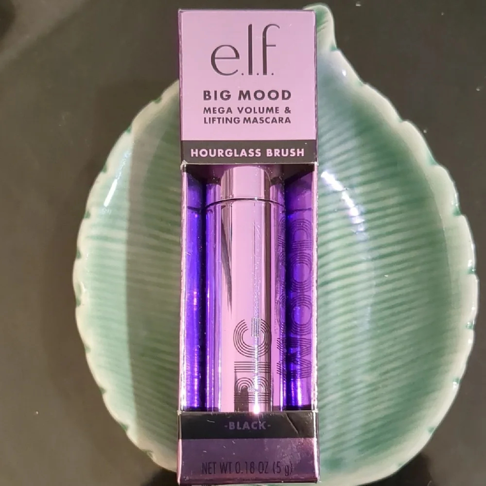 Mega Volume and lifting mascara